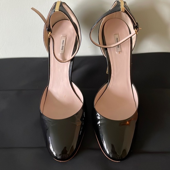 🎉HOST PICK 🎉  🇮🇹 Miu Miu Black Patent Leather Stilettos With Gold Heel, Size 38 - Picture 4 of 15